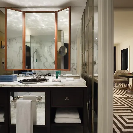 Rosewood London Hotel Exterior photo Bathroom
