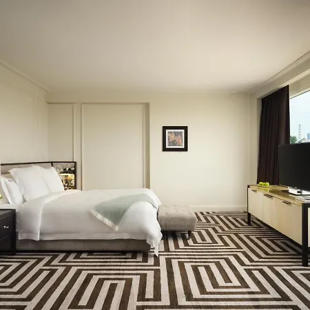 Rosewood London Hotel Exterior photo A bedroom at The Pierre